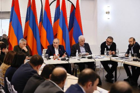 Փաշինյանը ՀՀ քաղաքական վերնախավի մասնակցությամբ Իջեւանում խորհրդակցություն է անցկացրել