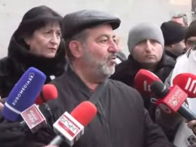 ՈՒՂԻՂ․ Ոսկու շուկայի աշխատակիցները բողոքի ակցիա են անում