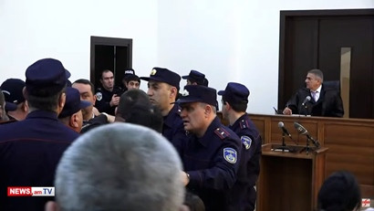 «Ձենդ կտրի». լարված իրավիճակ՝ Ազատի զորամասի գործով դատական նիստին