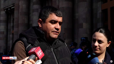 Էջմիածնի քաղաքապետի հրամանով Արցախի դրոշը բալգարկայով կտրել էին. ակտիվիստ