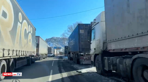 Մերկասառույցի պատճառով տասնյակ բեռնատարներ չեն կարողանում Սյունիք գնալ