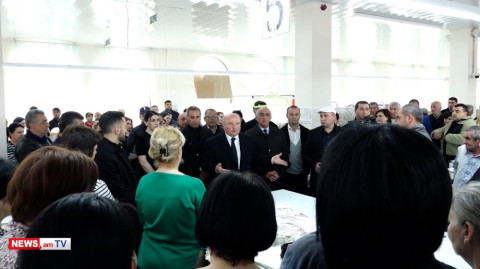 Տեսեք՝ ինչ են անում թուրքահպատակ շները, ոտքի ելեք, տեր եղեք. Վարդան Ղուկասյանը՝ գյումրեցիներին