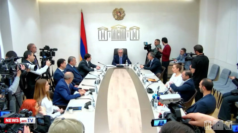 Վիճաբանություն ԱԺ-ում. Անդրանիկ Քոչարյանը չի պատրաստվում ներողություն խնդրել լրագրողից