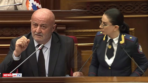 Բա պաշտպանվելու իրավունքս որտե՞ղ մնաց, տիկին դատախազ.լարված երկխոսություն դատախազի և Աղազարյանի միջև