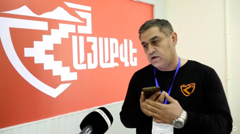 Արամ Պետրոսյանը Գյումրու 31/69, 31/70 ընտրատեղամասերում խախտումների վերաբերյալ հաղորդում տվեց