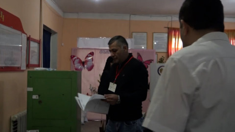 ՔՊ վստահված անձը պատռեց իր մոտ եղած ցուցակը