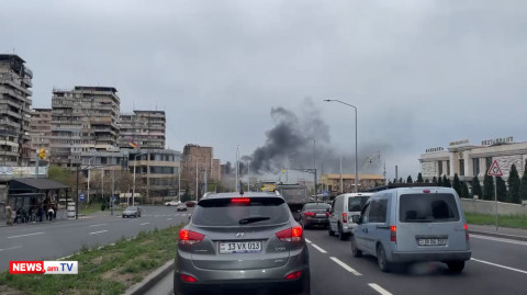 Հրդեհ Աշտարակ-Երեւան ճանապարհին
