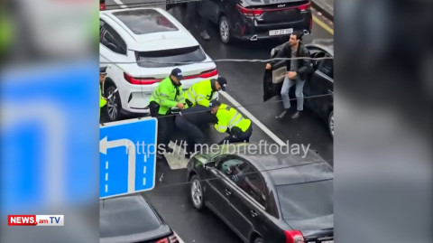 «Չեմ հայհոյել, սիգնալ եմ տվել». ի՞նչ է պատմում ասֆալտին պառկեցնելով բերման ենթարկված վարորդը