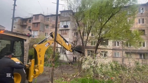 Բարբարոսություն է կանաչ ծառերը ջարդելը. շենքն էլ քանդեք, ավիրեք. Նոր Նորքի բնակիչ