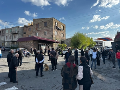 ՈւՂԻՂ. Լարված իրավիճակ. Քասախ եւ Պռոշյան համայնքների բնակիչները ճանապարհ են փակել