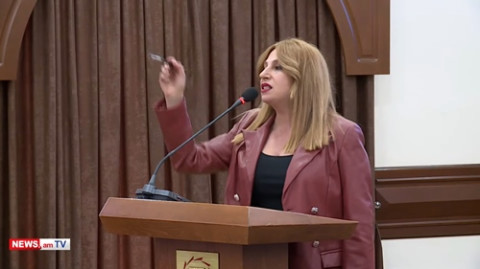 Էդ ձեր վնգստացողների ընդդիմադիրը երկու անգամ էլ համաներվել է. Փոստանջյանը՝ Փաշինյանի մասին