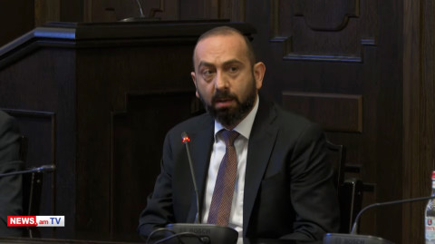 Երեւանում էլ կա կանանց հանդեպ բռնություն. Արարատ Միրզոյանի եւ Փաշինյանի քննարկումը