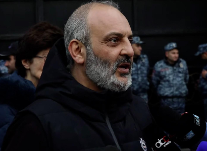 Փողոցը եւ խորհրդարանը միասին պետք է գործեն. Բագրատ Սրբազան