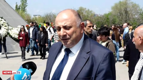 Դրոշ վառելով հարցեր չեն լուծում. Փաշինյանի օգնական