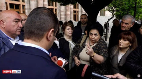 10 տոկոս պետք է տանք, դա ի՞նչ է, ռեկետ չի՞. ուզում են էս երկրից մենք հեռանա՞նք. տնտեսվարող