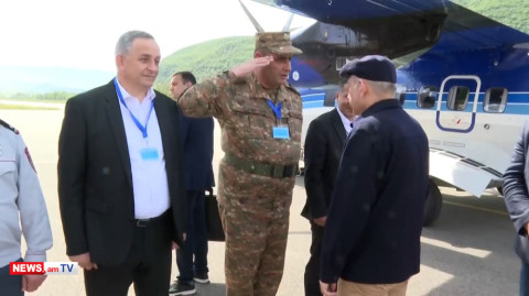 Հատուկ բանակային կորպուսի հրամանատարը դիմավորում է Փաշինյանին Կապանում