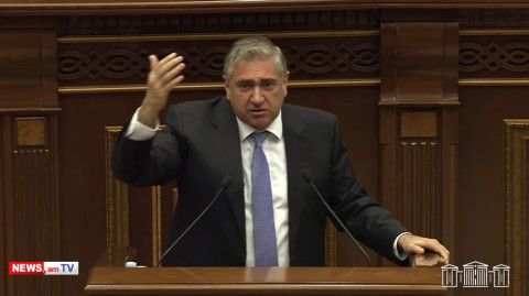 Դուք կոռուպցիայի դեմ պայքարում եք այնպես, ինչպես Ալիեւը՝ տեղահանվածների խնդիրների դեմ. Խաչատրյան