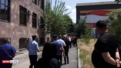 Ջալալ Հարությունյանի գործով նիստից հետո իրավիճակը լարվեց դատարանի բակում