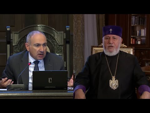 Փաշինյանը հոյհոյել է Հայ Առաքելական եկեղեցու սպասավորների հասցեին. «Օրվա ամփոփում»՝ ռուսերեն