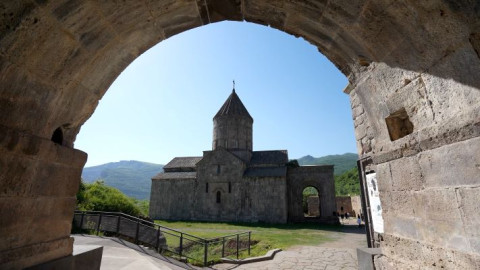 «Կենաց ծառ». ուխտագնացություն եւ աղոթք Տաթևի վանքում՝ Ռուբեն Վարդանյանի եւ մյուս գերիների համար