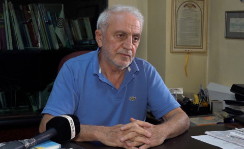 Այ փսլնքոտներ, ովքեր եք դուք, որ պետության հիմնադիրների վրա եք հարձակվում, դուք ոչինչ եք. Մանուկյան