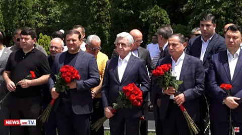Սերժ Սարգսյանն ու ՀՀԿ–ակաները Անդրանիկ Մարգարյանի ծննդյան օրը այցելել են պանթեոն