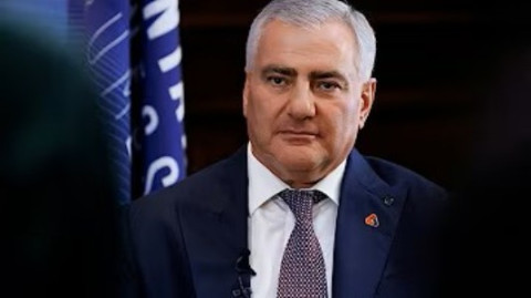 ՈւՂԻՂ. Սամվել Կարապետյանի տան մոտ բազմաթիվ քաղաքացիներ են հավաքվել