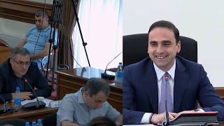 Պարոն Ավինյան, դուք ավագանու հետ շատ վատ եք աշխատում, գրեթե չեք աշխատում. ավագանու անդամ