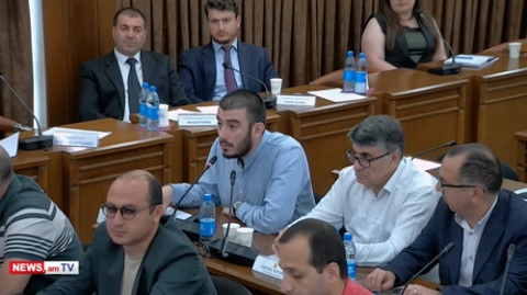 Շոու է՝ սիրուն խոսքեր ու ավիրված քաղաք. ավագանու ընդդիմադիր անդամը՝ Ավինյանին