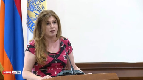Պարոնայք, ձեր ժողովրդավարությունը կարելի է թաց անձեռոցիկով սրբել. ավագանու անդամ