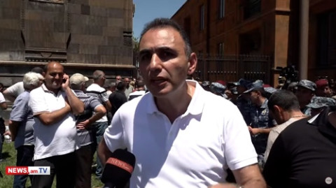 Սա աննախադեպ է. Ավետիք Չալաբյանը կոչ արեց բոլորին գնալ Էջմիածին