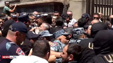 Что происходит в Армении? Экстренный выпуск новостей на русском языке