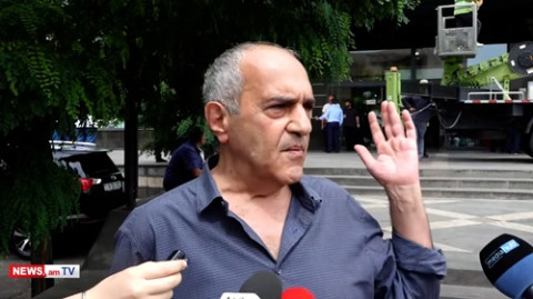 Էստեղ պտի Ավինյանի հոր, Նիկոլի կնգա նկարները խփեն. ամո՛թ է, խայտառակությո՛ւն է. քաղաքացի