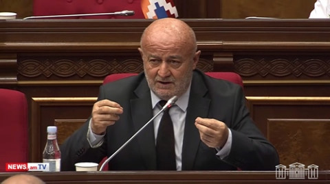 Մեջբերում եք մի բան, ասում եք ուրիշ բան. Աղազարյանը պաշտպանեց Արծվիկ Մինասյանին