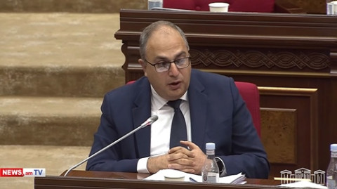 Ենթադրում եմ, որ պարոն Մինասյանը թաքցրել է հանձնաժողովի մյուս անդամներից այդ տեղեկությունը.Վարդանյան