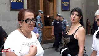 Տունը փլվում է. տանիքին ծառ է աճում. ամեն պահին վտանգը կա. ասում են՝ շոու են անում. վարդաշենցիներ