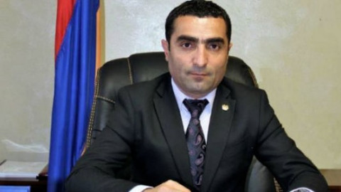 ՈւՂԻՂ. Ռոմանոս Պետրոսյանը աշխատանքային 1-ին օրը ուշացումով է ժամանում ՀԷՑ