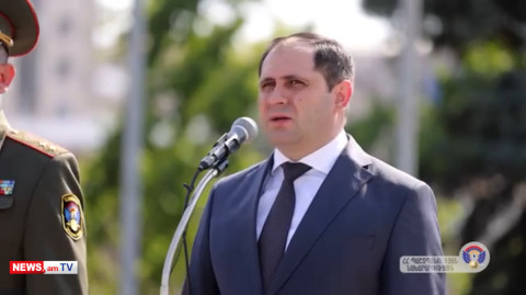 Հեշտ չի ճանապարհը, դժվարությունները շատ են. Պապիկյանը՝ նորավարտ կուրսանտներին