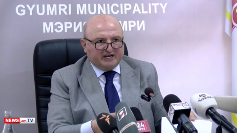 Պետք է ոչ թե «Դոլյա Վարավսկայա» երգի հետեւից ընկնեն, այլ լուրջ գործով զբաղվեն. Վարդան Ղուկասյան