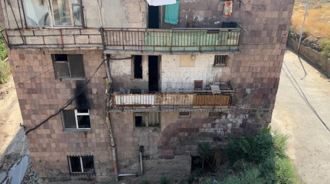 «Շենքը դղրդում ա, պարոն Ավինյանը խաբեց, մեզ դրել են ստրուկի տեղ». Վարդաշենի բնակիչներ