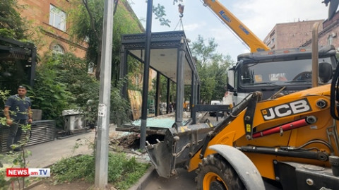 Քաղաքապետարանը Ամիրյան փողոցում ապամոնտաժում է «Աջանիա» ծաղկի սրահը