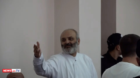 «Մենք ահաբեկիչ չենք, բայց իրենք ահաբեկիչ են». Բագրատ սրբազանը՝ դատարանում