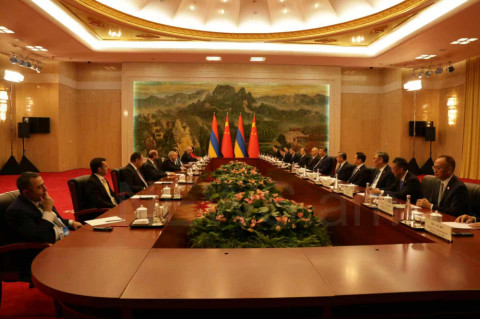 Փաշինյանը հանդիպել է Սի Ցզինպինի հետ