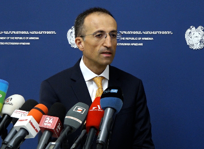 «Ունա՞կ եք լսել». Թորոսյանը սպառնաց լրագրողներին և կիսատ թողեց ճեպազրույցը
