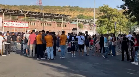 ՈՒՂԻՂ. Ի՞նչ է կատարվում ստադիոնի դիմաց Հայաստան–Պորտուգալիա խաղից առաջ