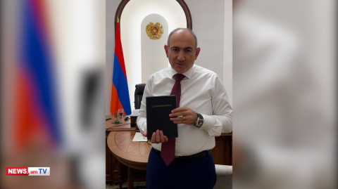 Նիկոլ Փաշինյանը Աստվածաշունչ է նվիրել Վաշինգտոնի Աստվածաշնչի թանգարանին