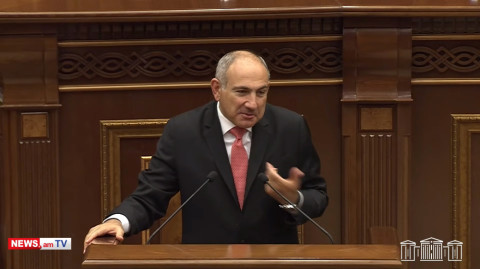 «Ինչու՞ եք նորից ֆեյսբուքյան էջում մուրճի նկարելը փակցրել». պատգամավորը ՝ Փաշինյանին