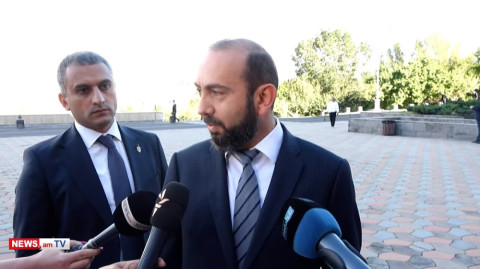 Իմաստ ունի՞ նույն հարցը 50 հազար անգամ տալ. Արարատ Միրզոյանը «մուննաթ» եկավ լրագրողների վրա