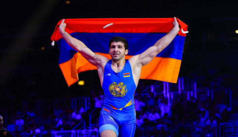 ՈՒՂԻՂ․ Աշխարհի կրկնակի չեմպիոն Մալխաս Ամոյանի եւ մյուս ըմբիշների դիմավորումը «Զվարթնոցում»