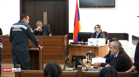 «2-ը կիսանստած էին, նրանց ոտքերի մոտ էլի զինվոր կար, ոնց որ փաթաթված լինեին». հրդեհի գործով վկա